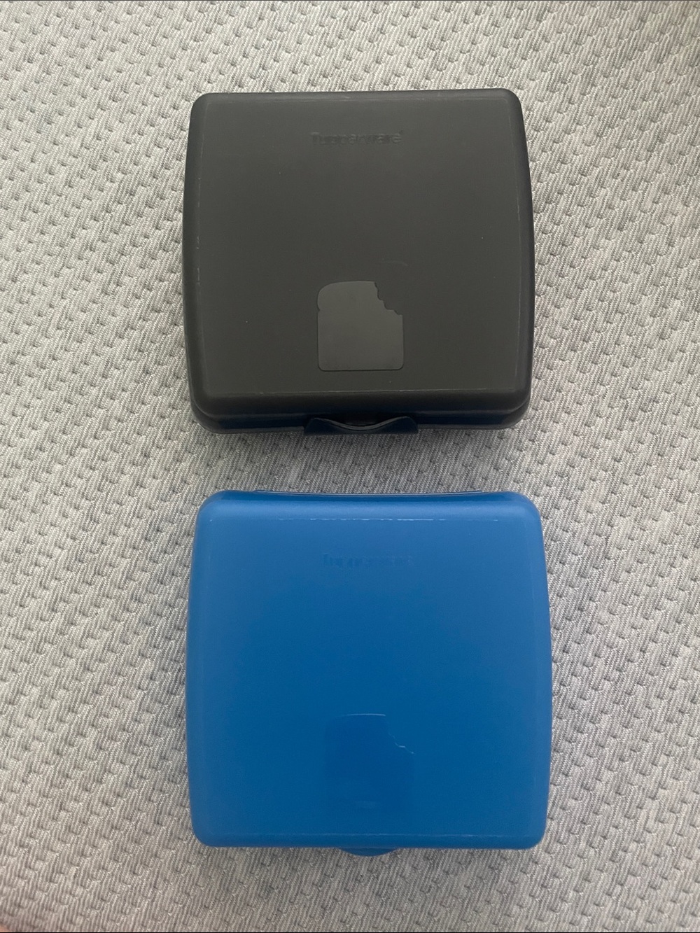 Tupperware Square Sandwich Containers in Black and Blue